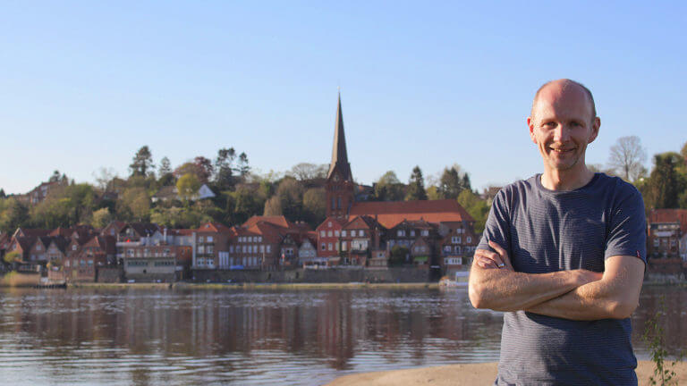 Vor der Skyline von Lauenburg/Elbe